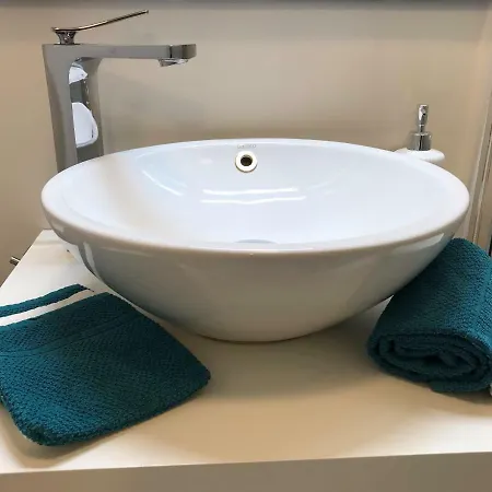 Apartamento Port Bidassoa - T2 Coquet, Parking, Lit Xxl, Wifi, Pres De La Gare